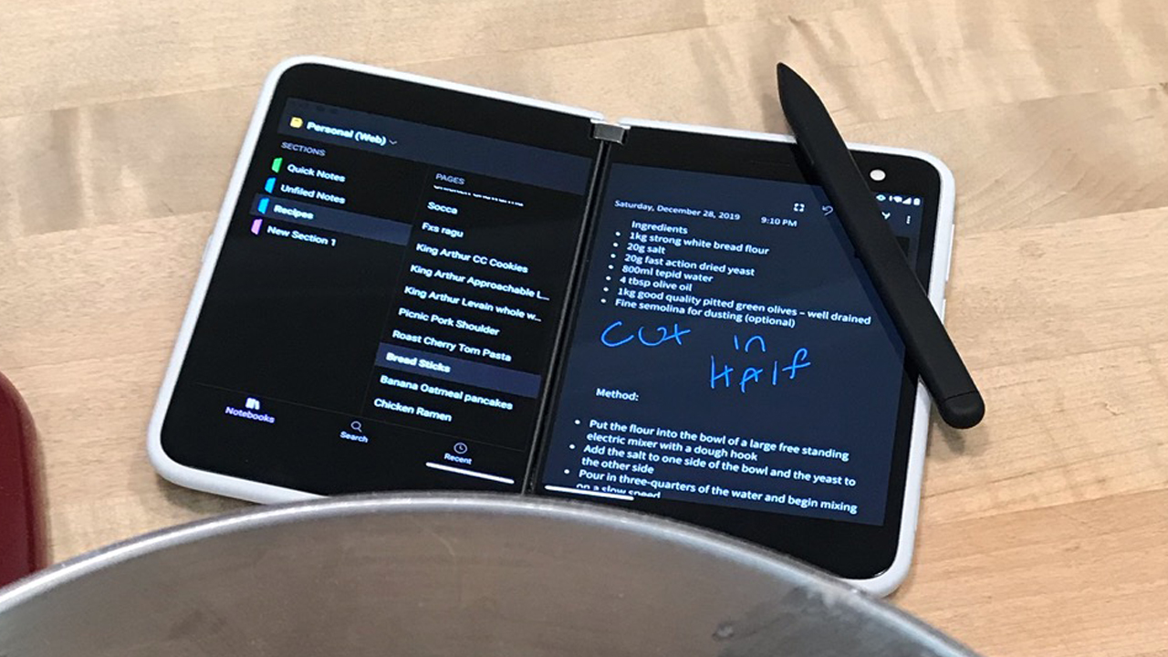 Surface Duo、マイクロソフト広報が実機写真を公開