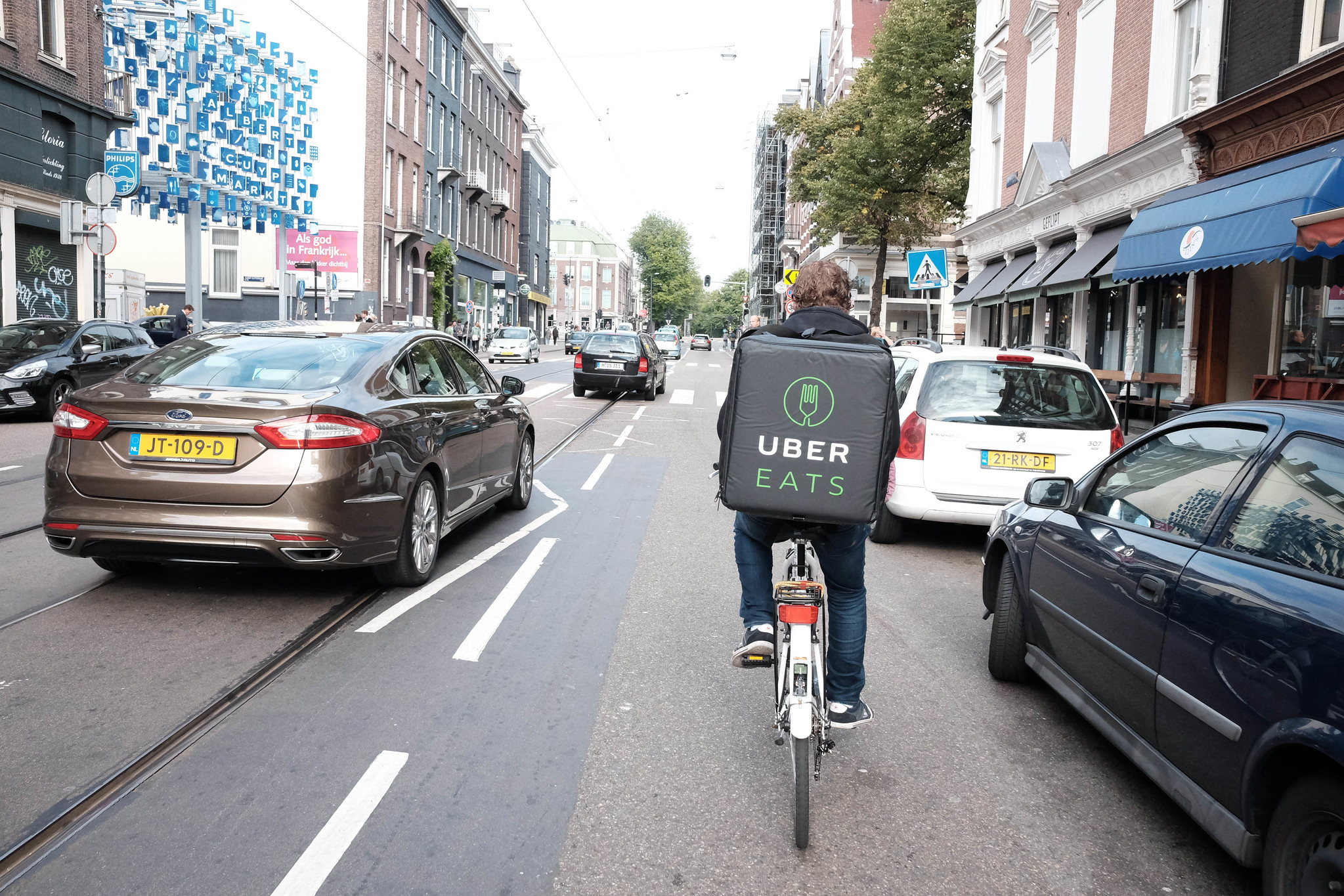 Uber Eats、2つの手数料を追加。10%のサービス料と150円の少額手数料