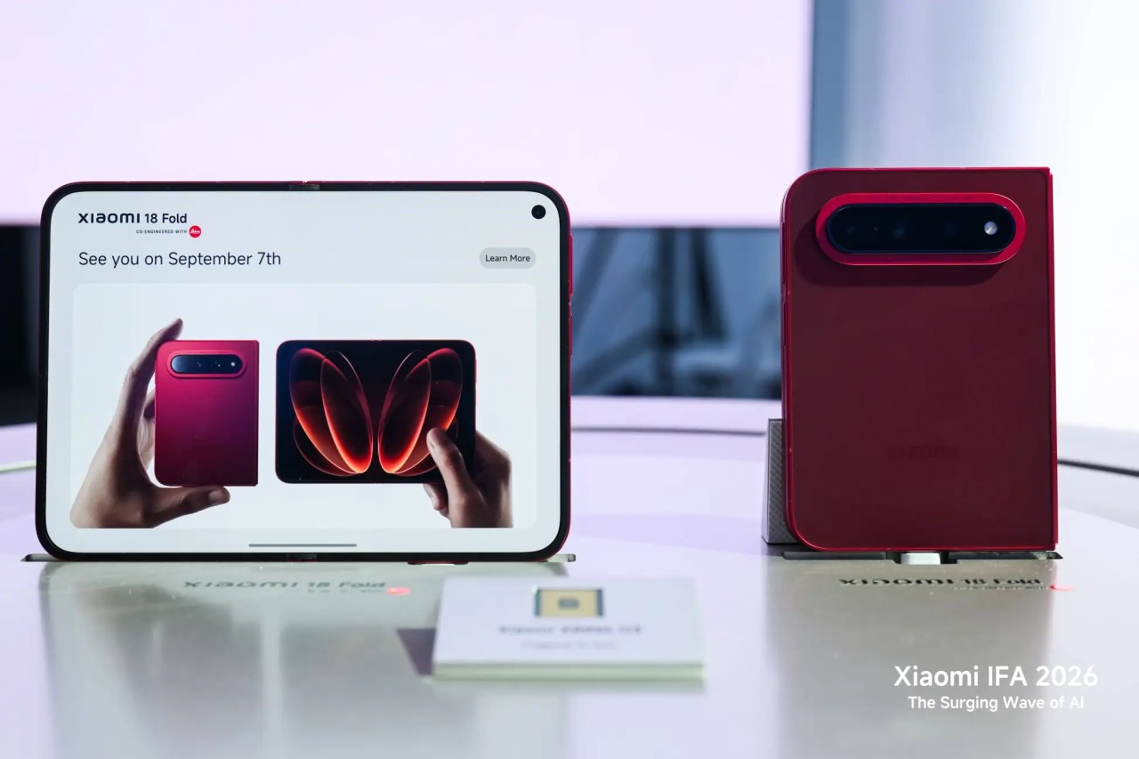 ワイドタイプの本命か「Xiaomi 18 Fold」実機公開。2億画素・光学3.5倍望遠、フレックスモードも示唆