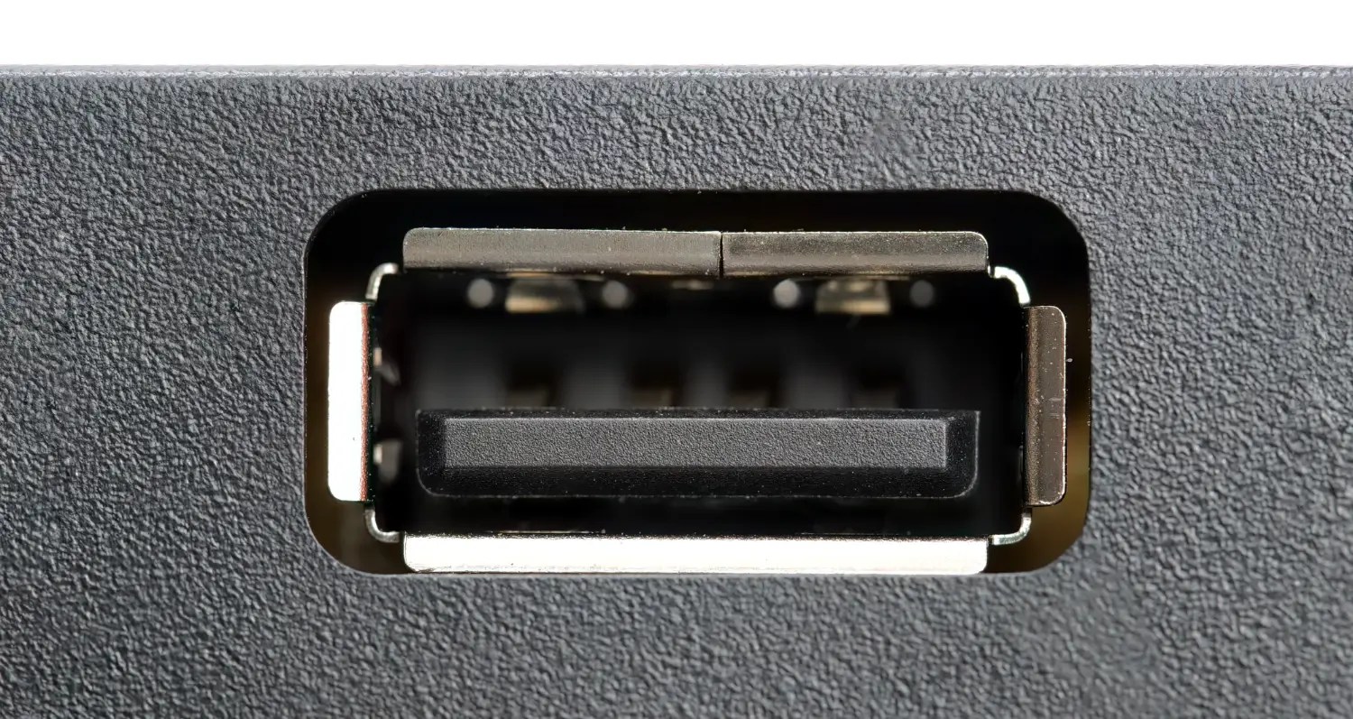 Co oznacza czarny port USB?