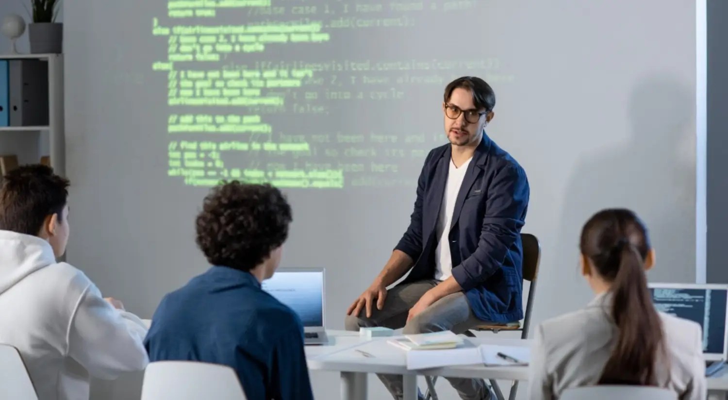 Programowanie z AI: studia, które uczą, jak tworzyć inteligentne systemy