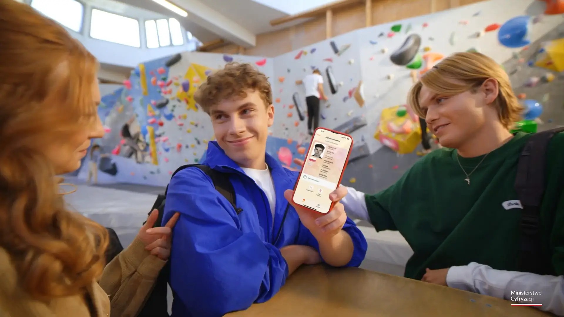 Wystartowała kampnia promująca legitymację szkolna w mObywatelu