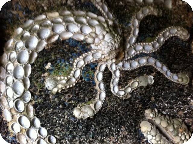 interior decoration of the shell grotto 9