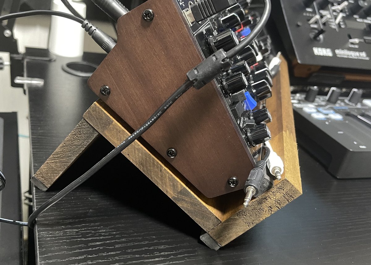 DIY】木材でシンプルなModel D専用サイズの卓上スタンドを作ってみた