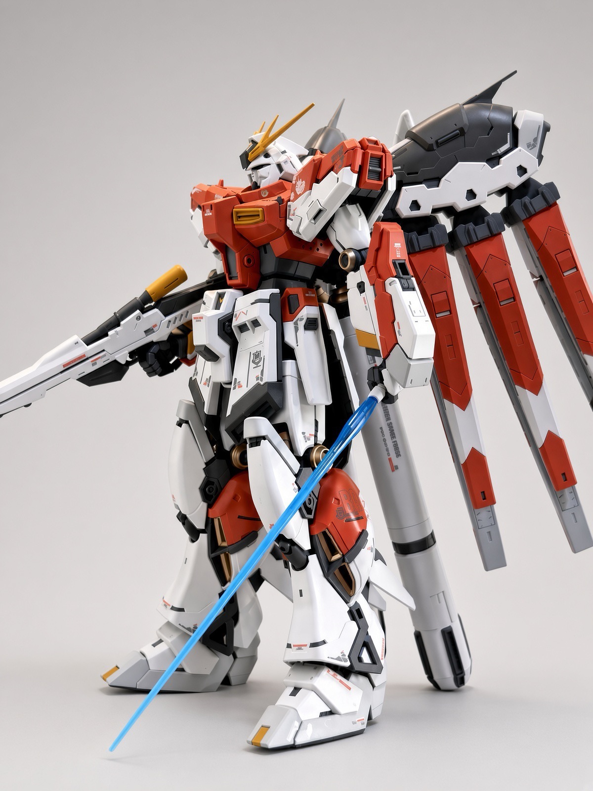 模型製作】RG Hi-νガンダム ホワイト×オレンジで全塗装してみた