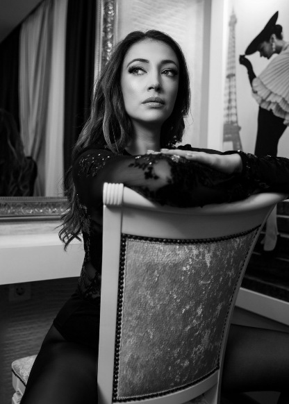 Ana W Models Plus - 4K Dark Backgrounds for Desktop