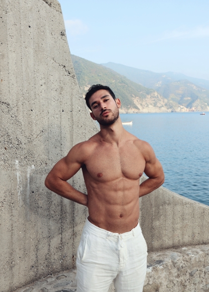 Marco B Models Plus - Light Backgrounds - Ultra HD Ultra HD Collection