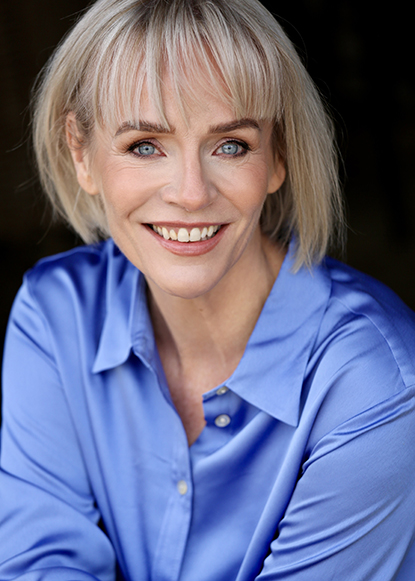 Sarah M Models Plus - Ultra HD Colorful Arts for Desktop