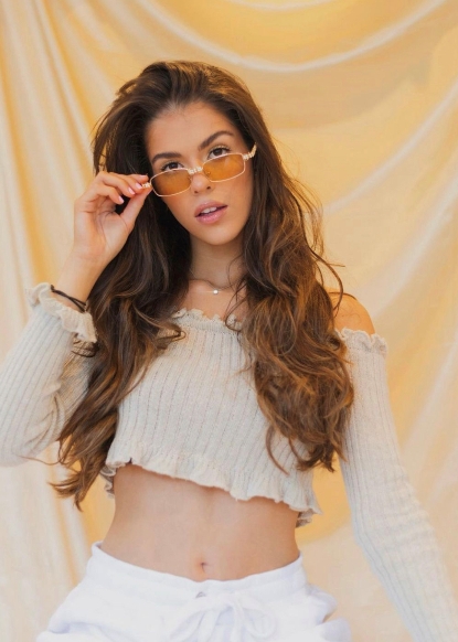 Serena H New View Modeling - Amazing Minimal Texture - High Resolution