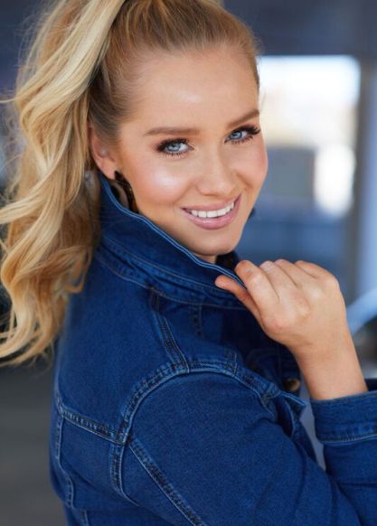 Lucy Kent Models Plus - Stunning Sunset Photo - Ultra HD