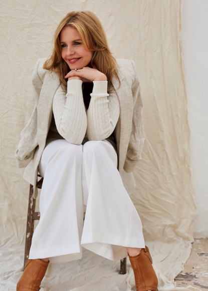 Alison C Ditto Models - Minimal Illustrations - Classic 8K Collection