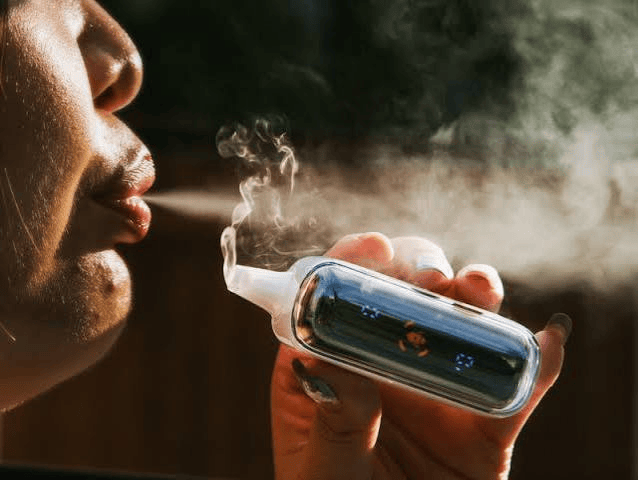 A major scientific review of nearly 30,000 smokers shows that nicotine vapes work better than patches and gum to help people stop smoking cigarettes.