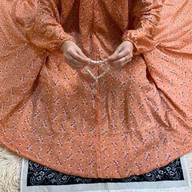Namaz Chadar with Sleeves - Amber Lilies