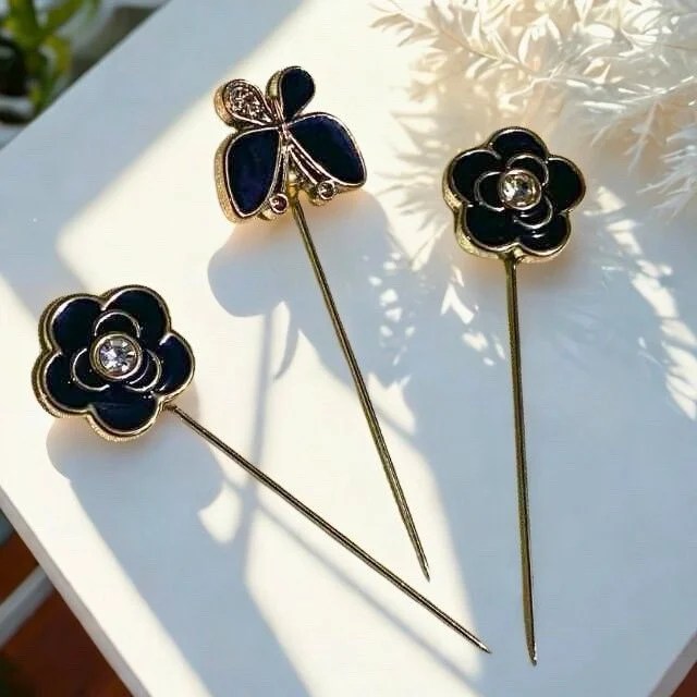 Flybrarian Brooch Pin – Midnight