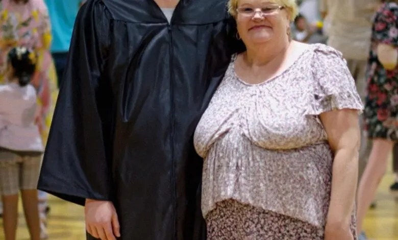 My Classmates Mocked Me for Being a Garbage Collectors Son – on Graduation Day, I Said Something They Will Never