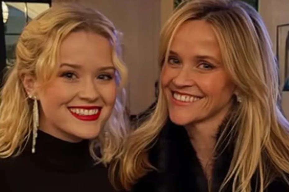 Reese Witherspoon shares Christmas photo with her daughter Ava Phillippe and everyone says the same thing