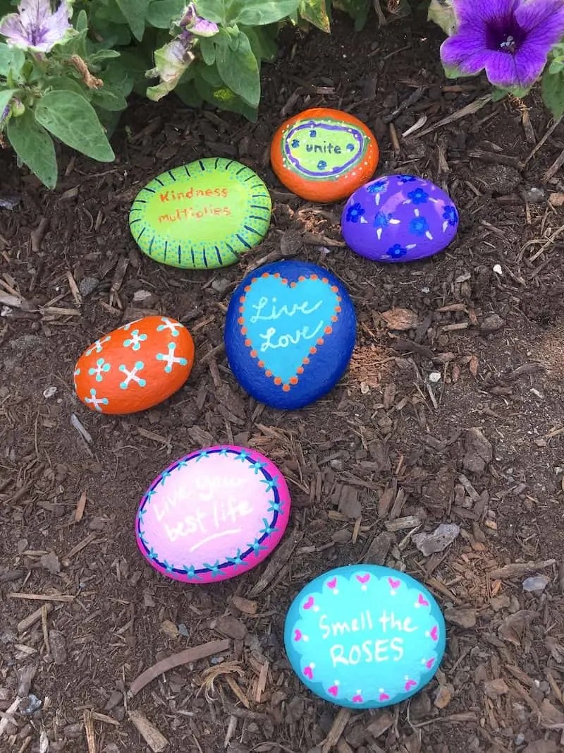 It involves painting rocks and leaving them for others to find. Easy Rock Painting Ideas For Kindness Rocks Project Mod Podge Rocks