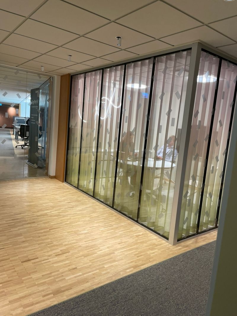 Knowit 2020 Live X - Ultra HD Colorful Background - Mobile