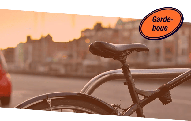 Vue rapprochée d'un vélo avec garde-boue