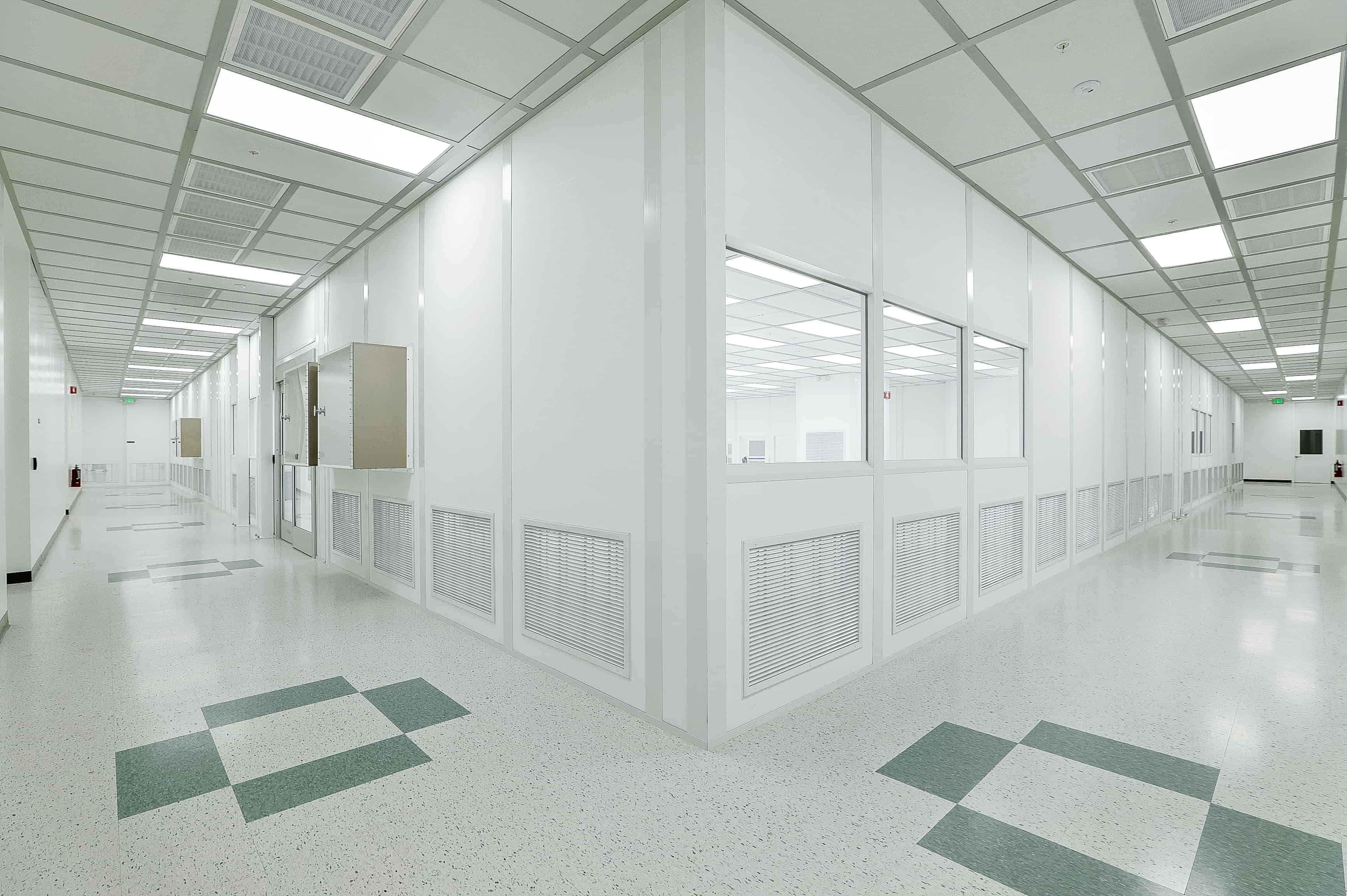 Post-and-panel-cleanrooms