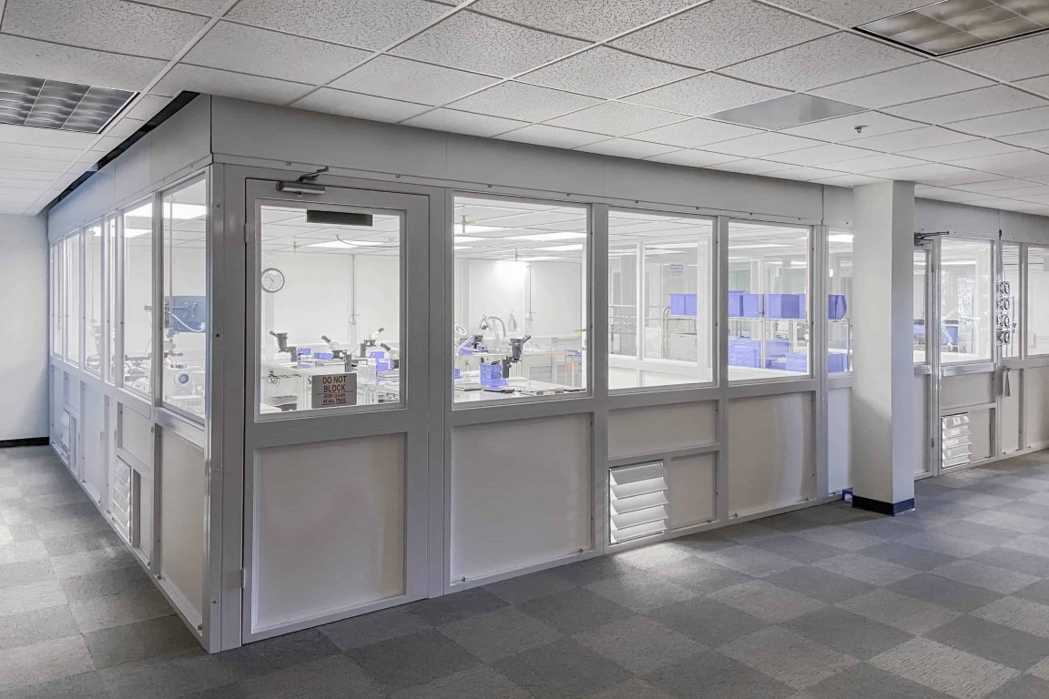 Modulus-Cleanrooms-Modular-Cleanroom-Hardwall-Steel-Frame-Copy 2