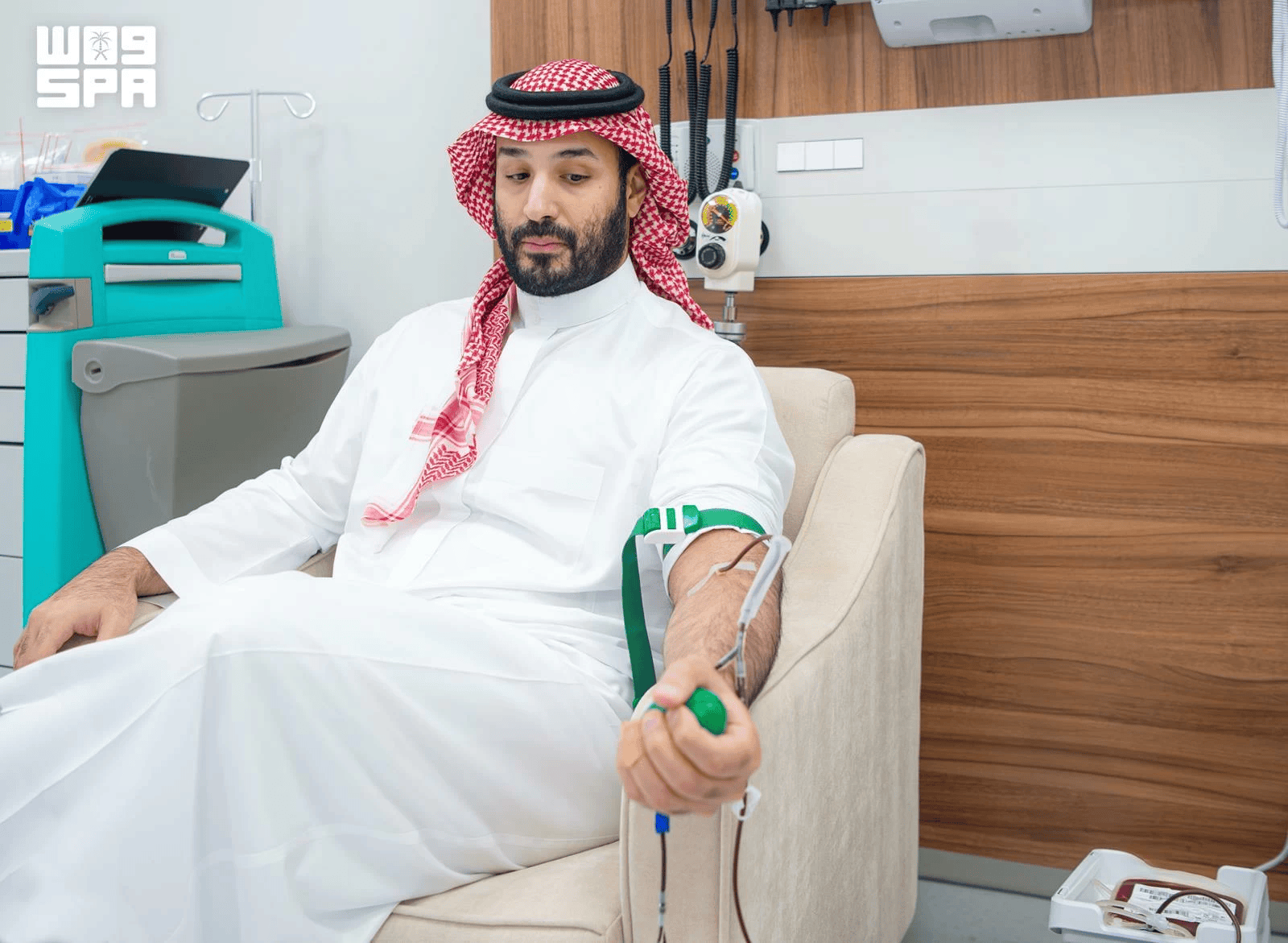 crown-prince-blood-donation-humanitarian-initiative
