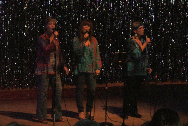 Amsterdam's 'The Girlfriends' sing "Teach Your Children Well"
