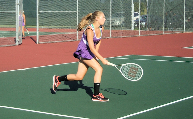 Caitlin Gannon returns a shot