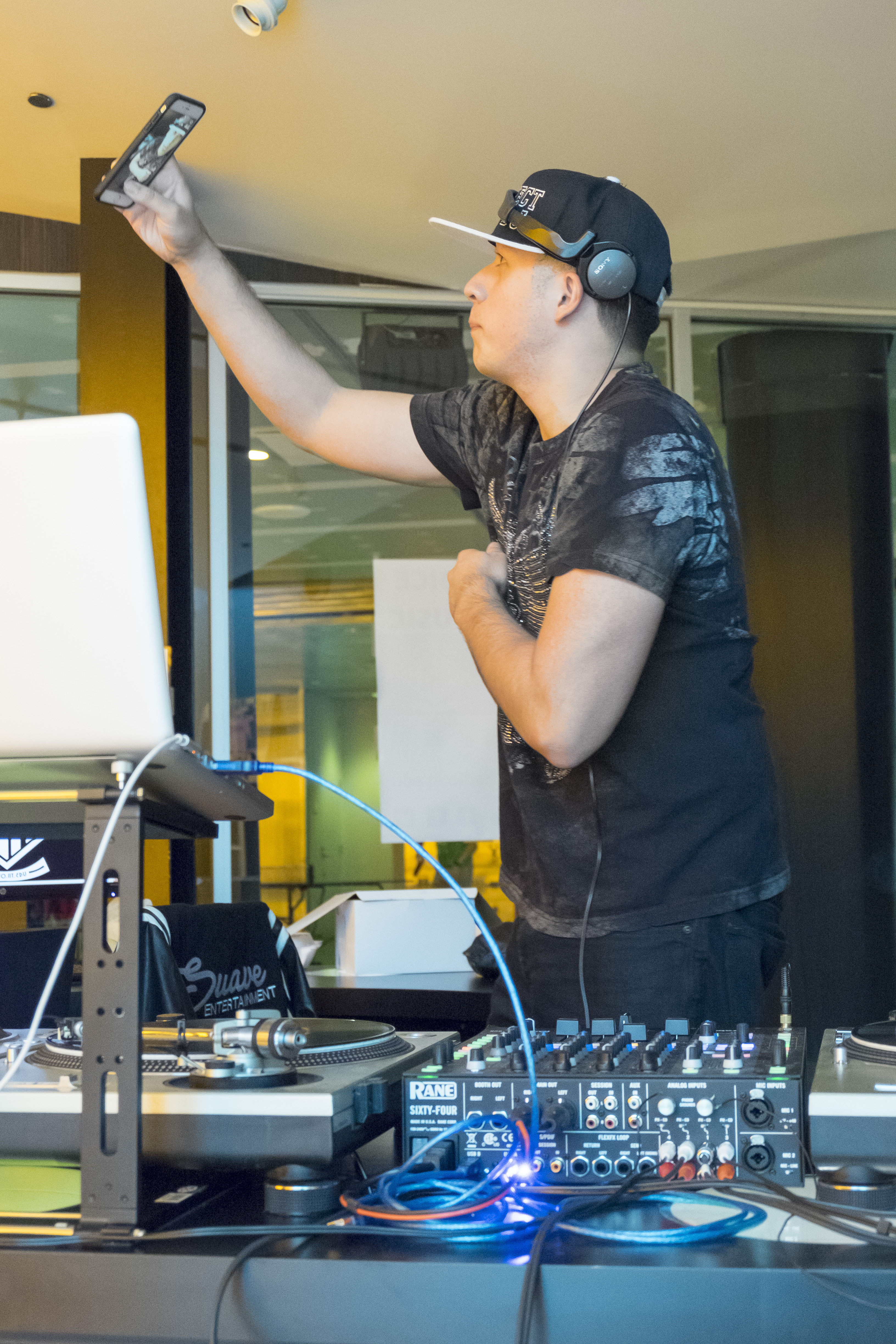 Gesture/decisive moment