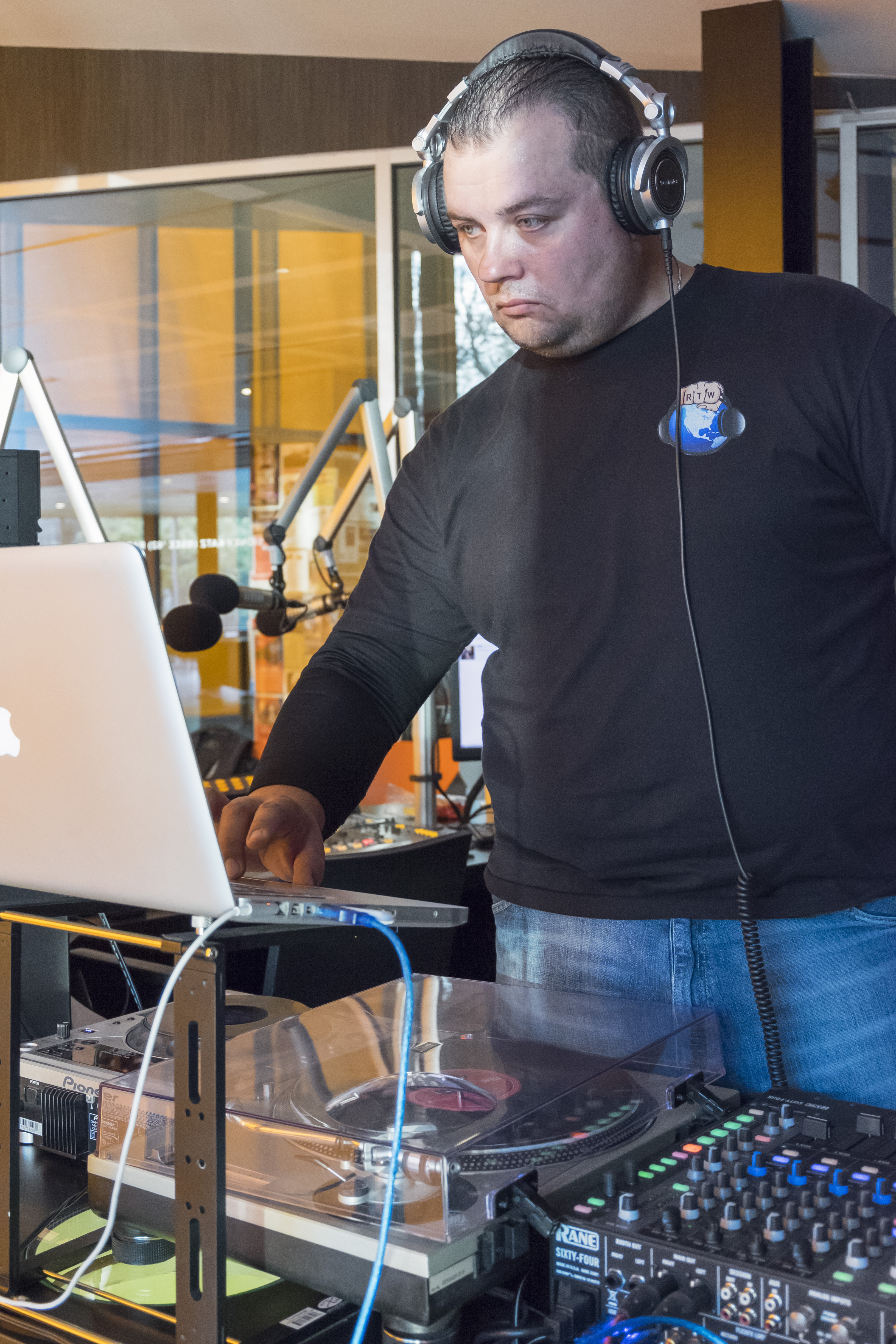 Image with mixed light sources