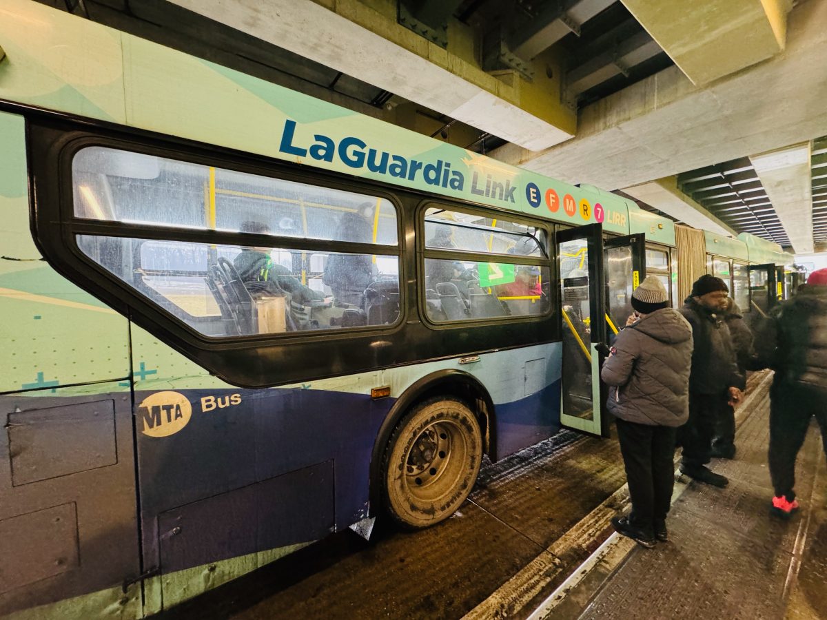 how-to-take-the-free-q70-laguardia-airport-bus-mommy-gearest