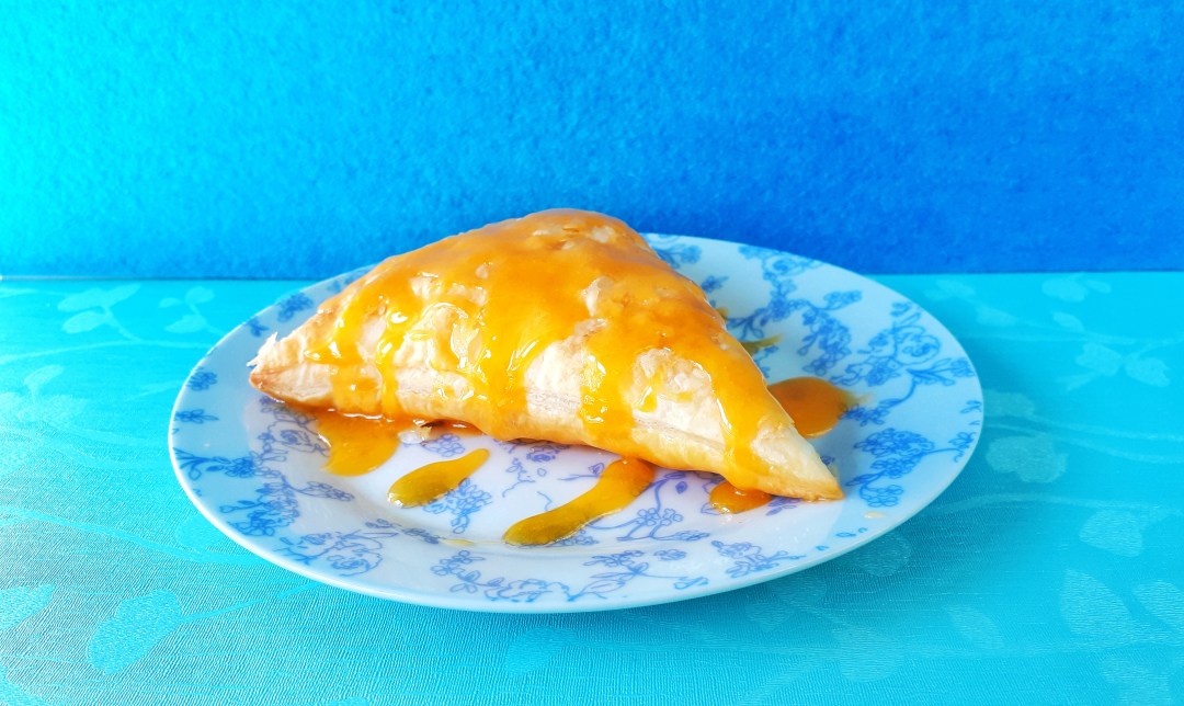 These homemade turnovers are made with frozen puff pastry which makes them so easy and quick to make. The richness of the egg cream makes them unforgettable!!