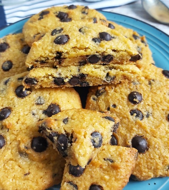 These are the best keto low carb Pumpkin Chocolate Chip Cookies! They are soft, moist and loaded with pumpkin flavor and sweet chocolate chips.