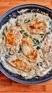 Here you can find the best keto, low carb dinner recipes that you can make with frozen veggies. All are easy to make a so delicious. #keto #lowcarb #veggies
