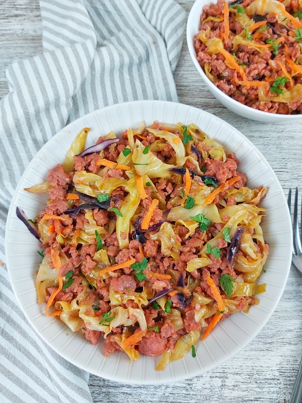 Keto Egg Roll in a Bowl takes less than 30 minutes to prepare, and only uses one pan, with simple ingredients! A great option for a quick Keto dinner. #ketodinner #easydinnerrecipes #eggroll #ketorecipes #lowcarbdinner