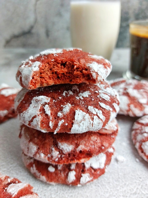 Soft and gooey, with a beautiful red color, these Red Velvet Crinkle Cookies are a great choice for a cookie exchange and also for Valentine’s day dessert recipe.