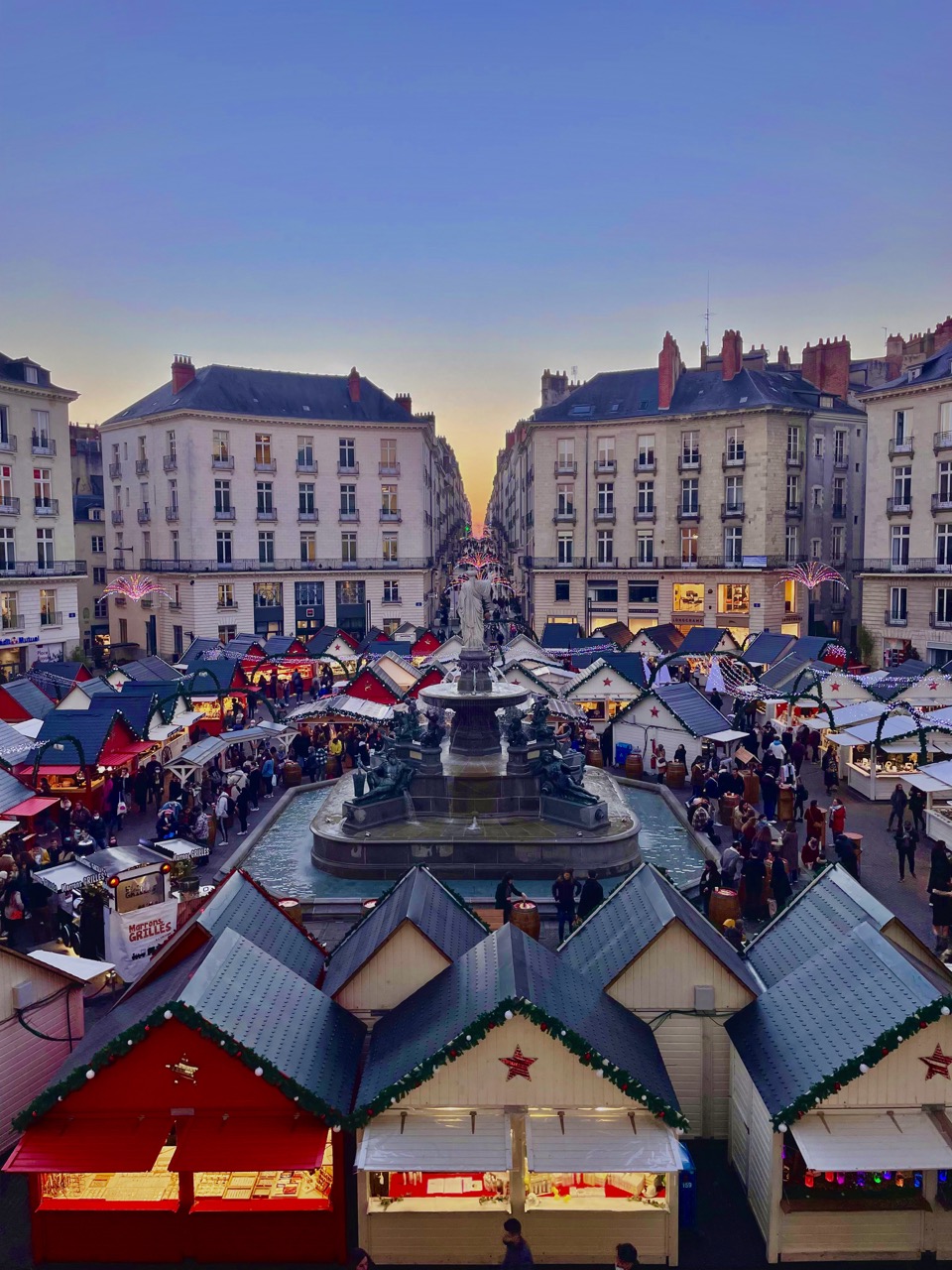 Structure événementielle en bois pour marché de Noël à Nantes