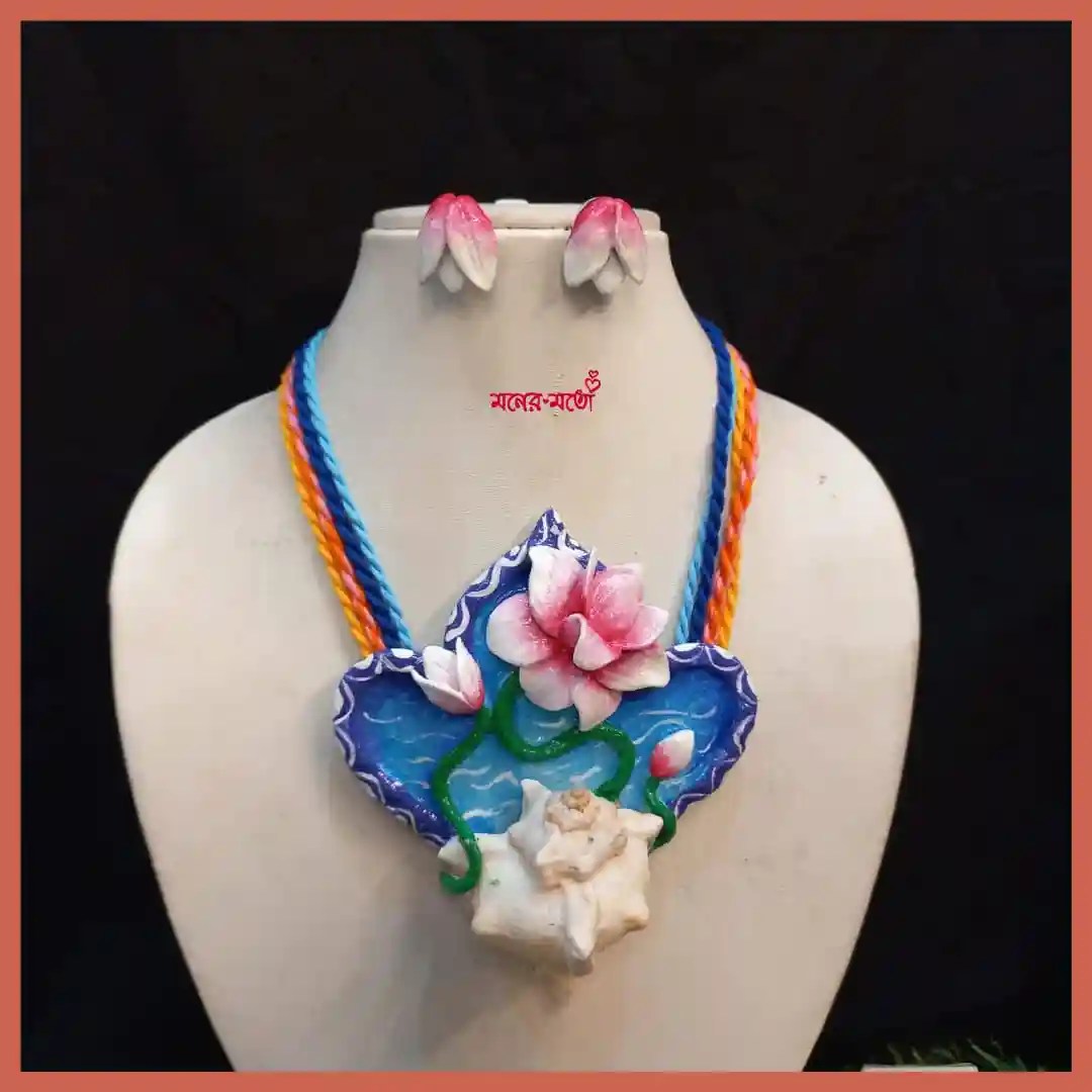 Clay Lotus Conch Necklace Set