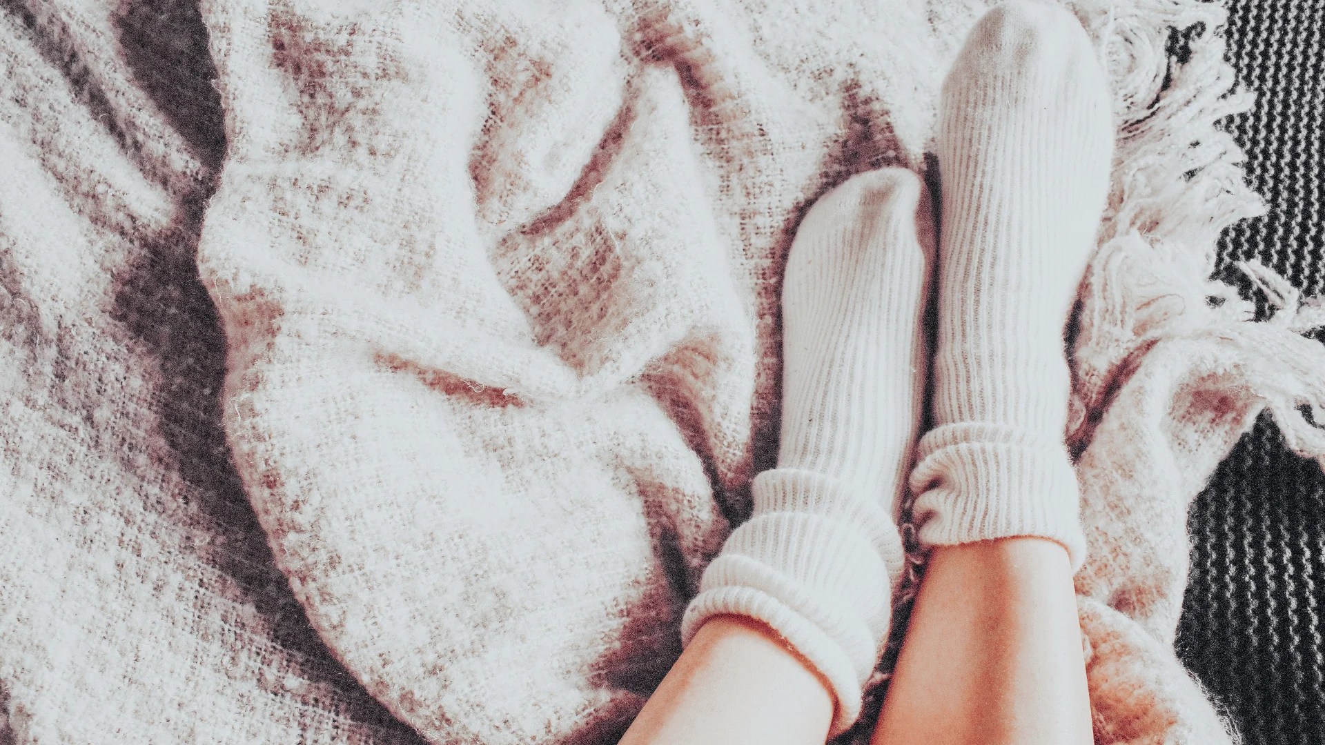 Expert-Approved: The 14 Best Socks for Keeping Your Feet Warm (2025)