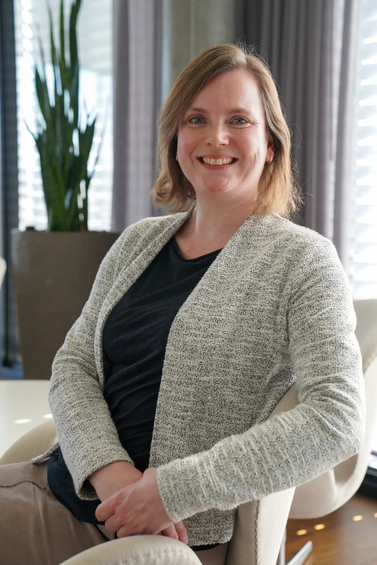 Frau sitzen