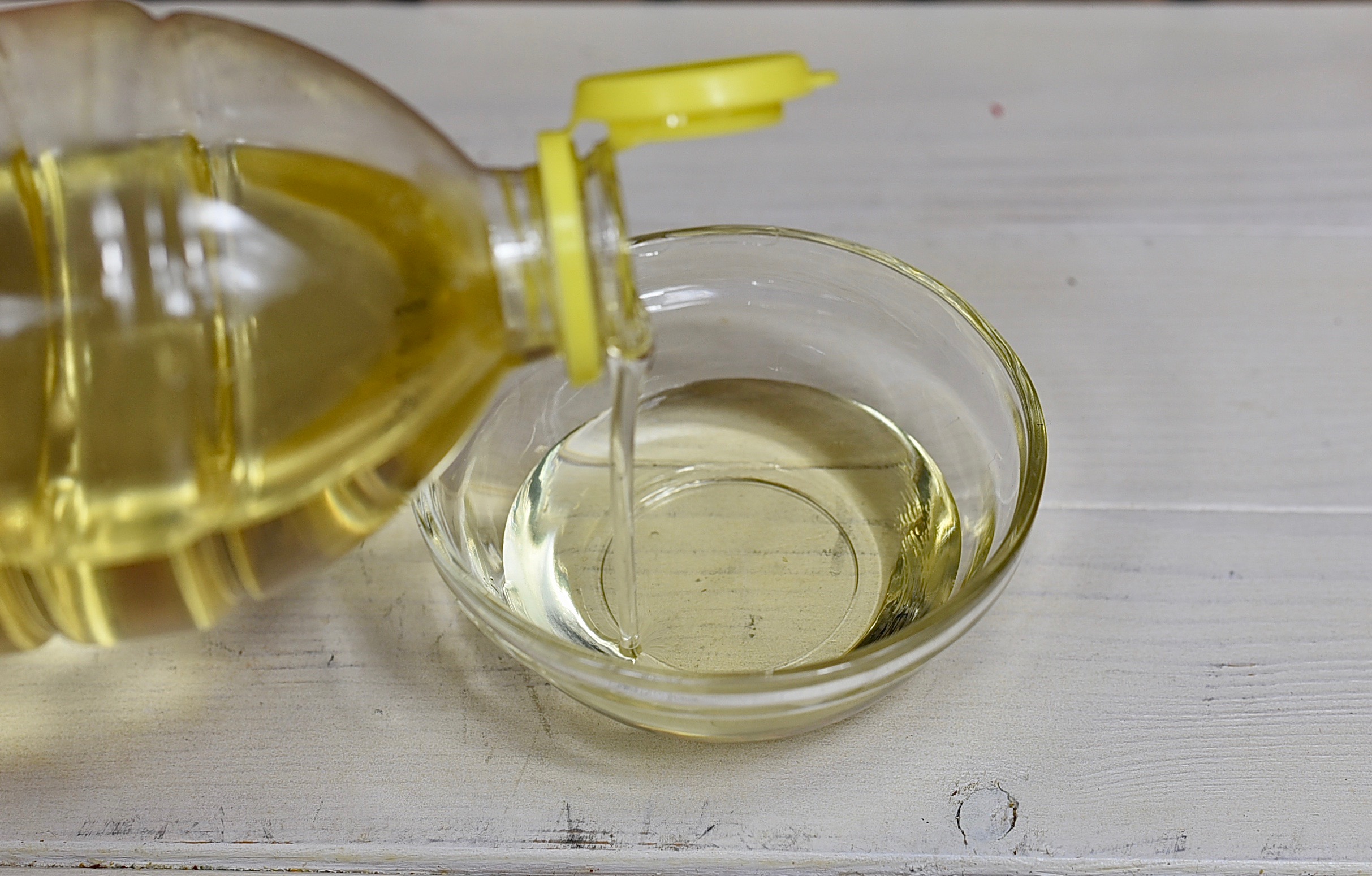 De vrachtwagen was onderweg naar een tankspoelplaats, toen hij de zonnebloemolie door nog onbekende oorzaak verloor. Hoe Gezond Is Zonnebloemolie Monique Van Der Vloed