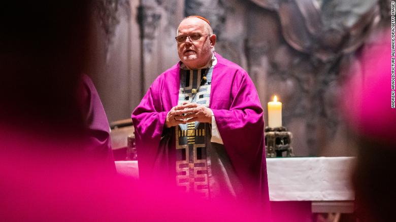 Cardenal alemán renuncia por escándalos sexuales