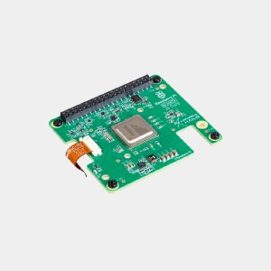 AI HAT+ pour Raspberry Pi 5 vu de trois quarts, avec connecteur GPIO et nappe ruban visible