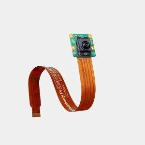 Raspberry Pi AI Camera, module caméra avec nappe orange enroulée en boucle