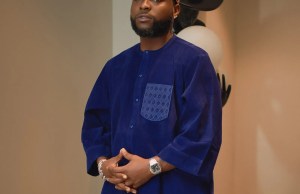 Davido’s Royal Blue Traditional Outfit Shows Why Classic Style Never Goes Out of Fashion Davido's Royal Blue Traditional Outfit Shows Why Classic Style Never Goes Out of Fashion