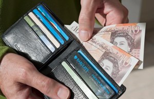 Should You Carry Cash or Use a Card When Travelling Abroad? Should You Carry Cash or Use a Card When Travelling Abroad?