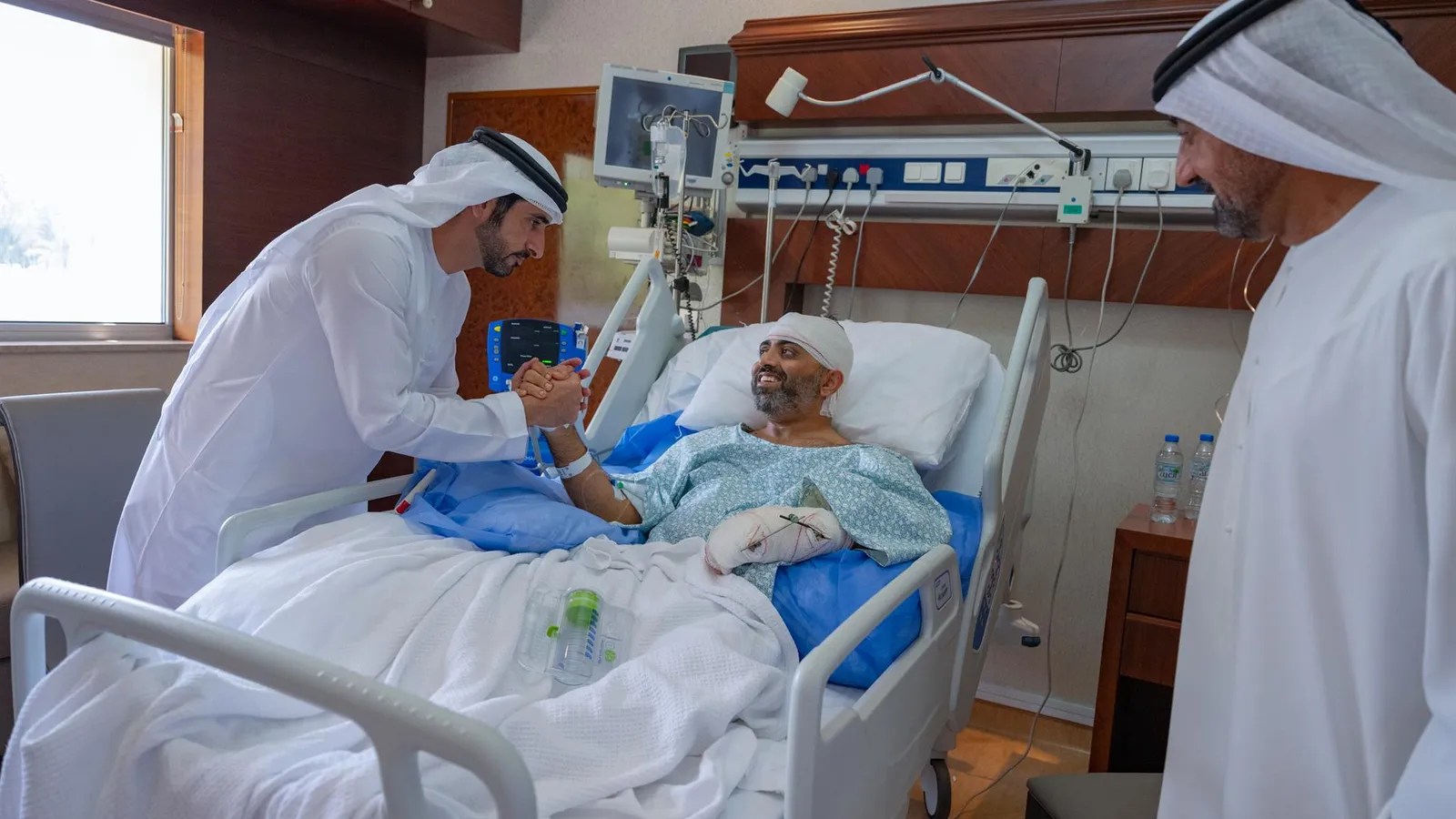 PHOTOS: Hamdan bin Mohammed visits Flydubai pilot and praises his courage