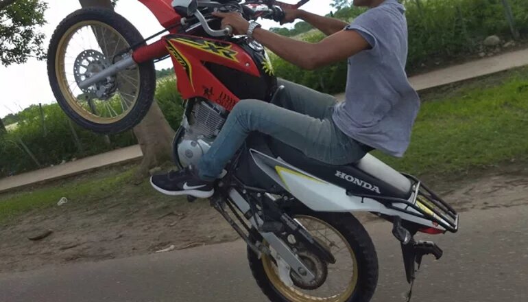 Siete meses de prisión por desacato y evadir a la Policía