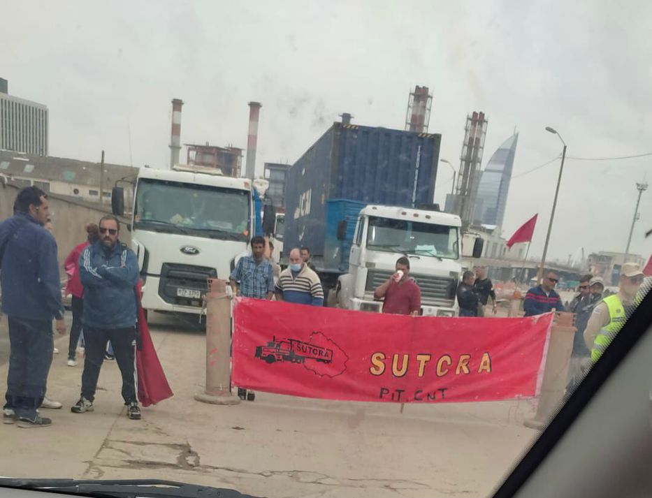 Otro conflicto en el Puerto de Montevideo: SUTCRA para 24 horas y bloqueó el ingreso