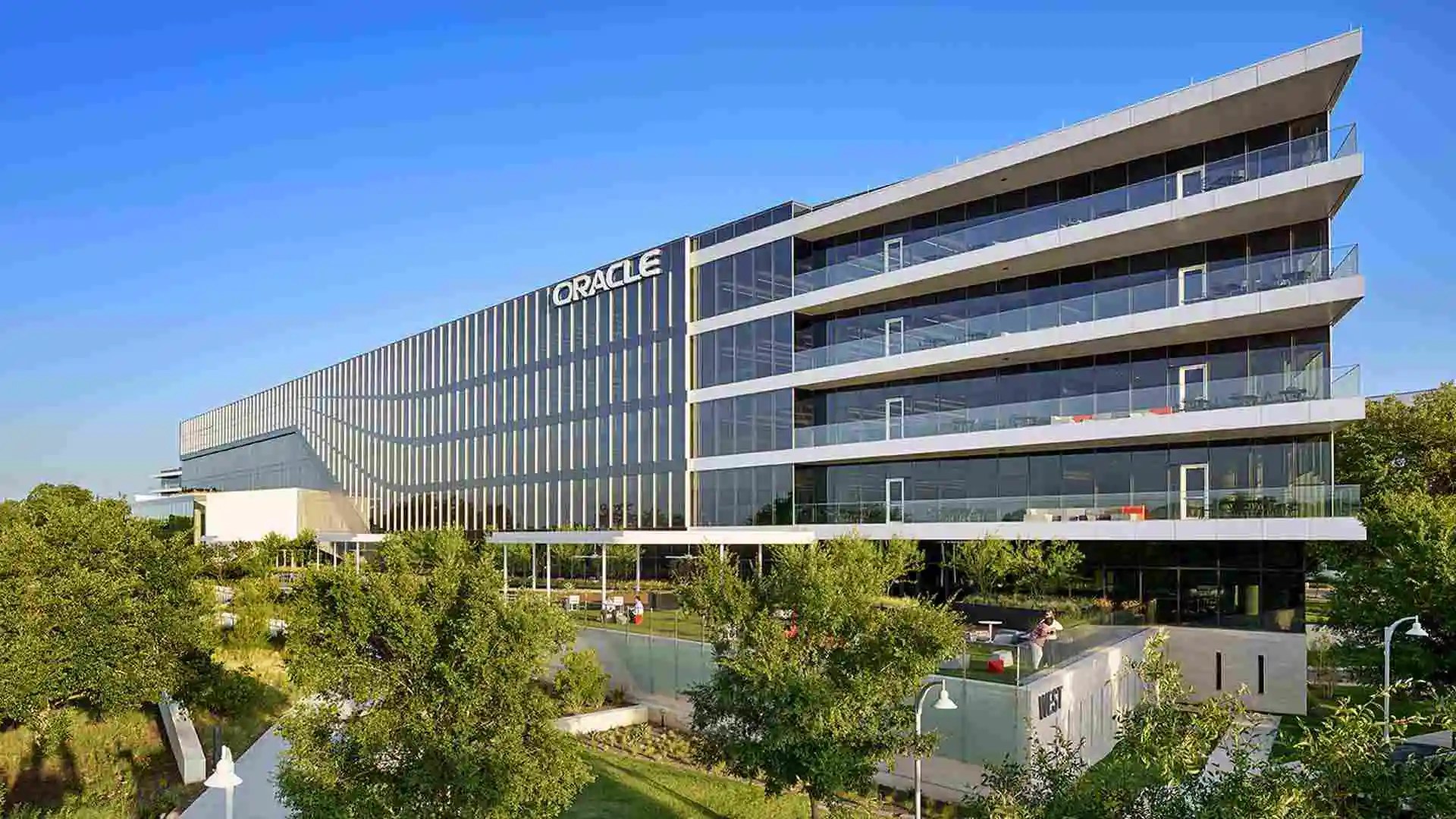 Oracle shares fall as revenue growth slows in latest fiscal quarter